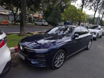 Mua xe Sedan cũ nên chọn VinFast Lux A còn bảo hành hay Toyota Camry đã hết bảo hành?