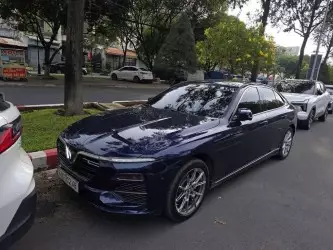 Mua xe Sedan cũ nên chọn VinFast Lux A còn bảo hành hay Toyota Camry đã hết bảo hành?