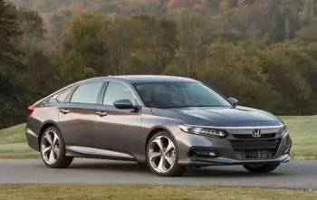 Những Ưu Điểm Của Xe Sedan So Với Xe Gầm Cao (CUV/SUV) Mà Ít Người Biết