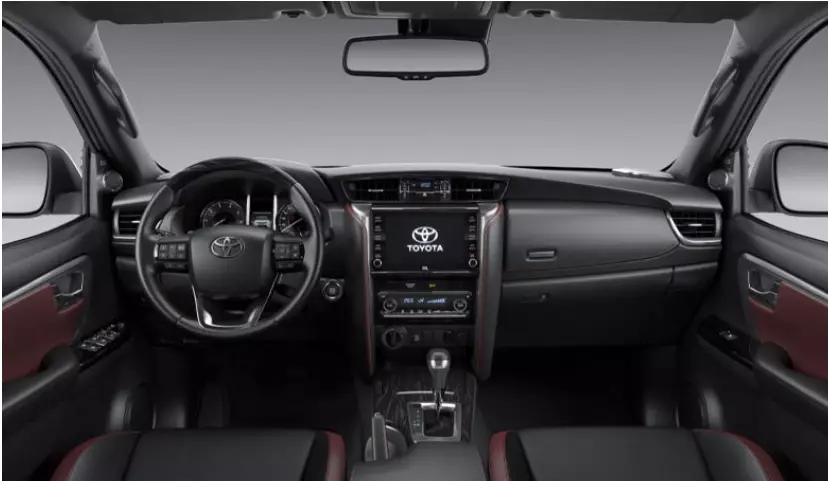 Đánh Giá Đầy Đủ Xe Toyota Fortuner 2024