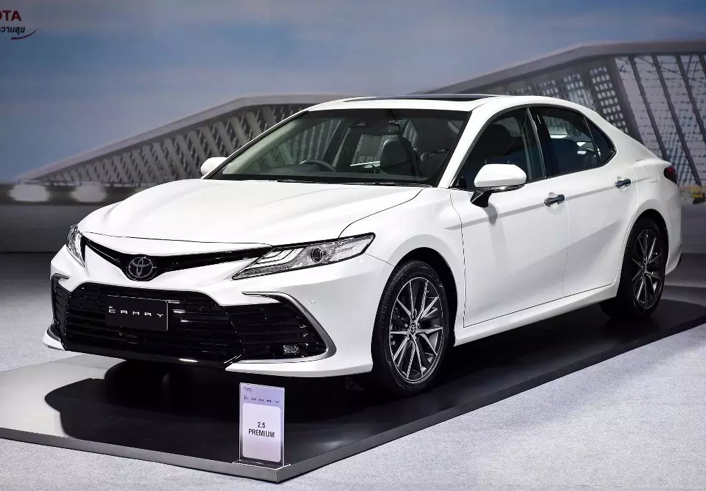 toyota camry dan dau phan khuc xe hang d