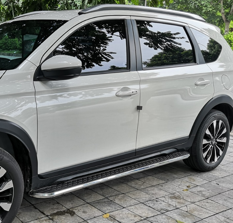 bệ bước chân ô tô