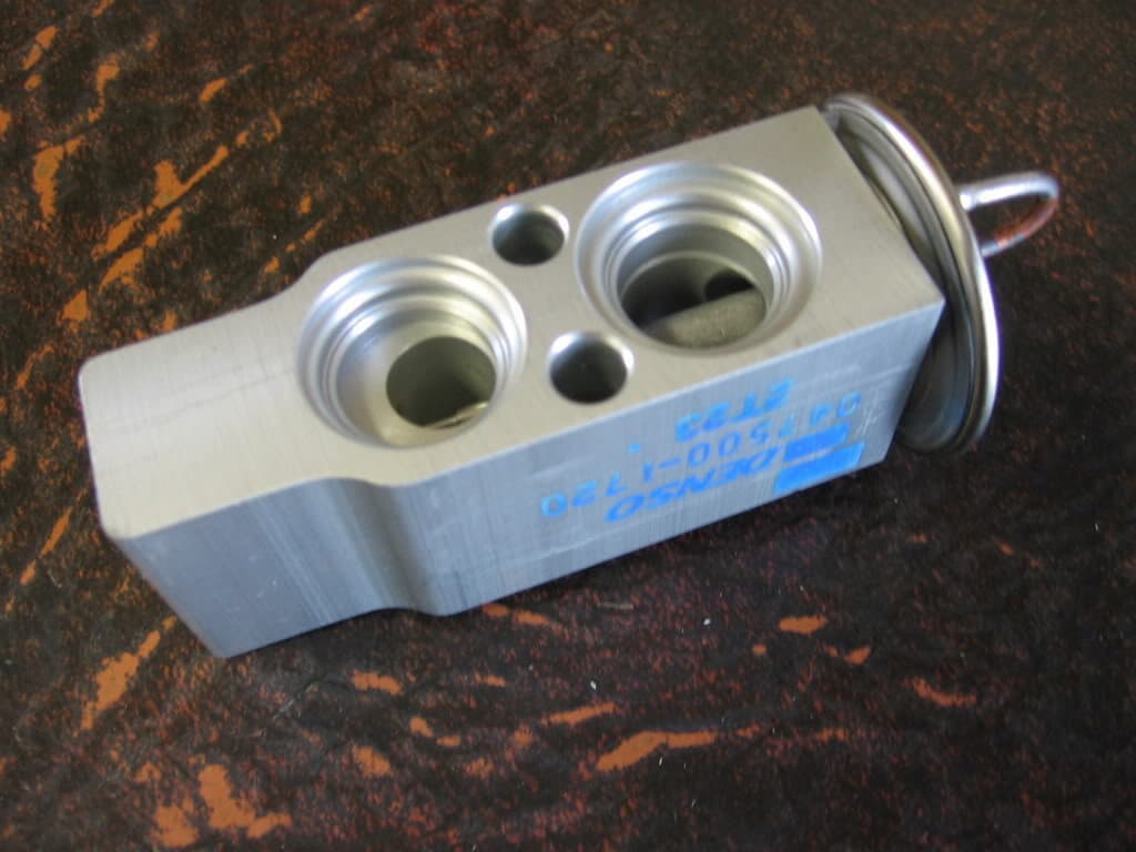 Van tiết lưu ô tô