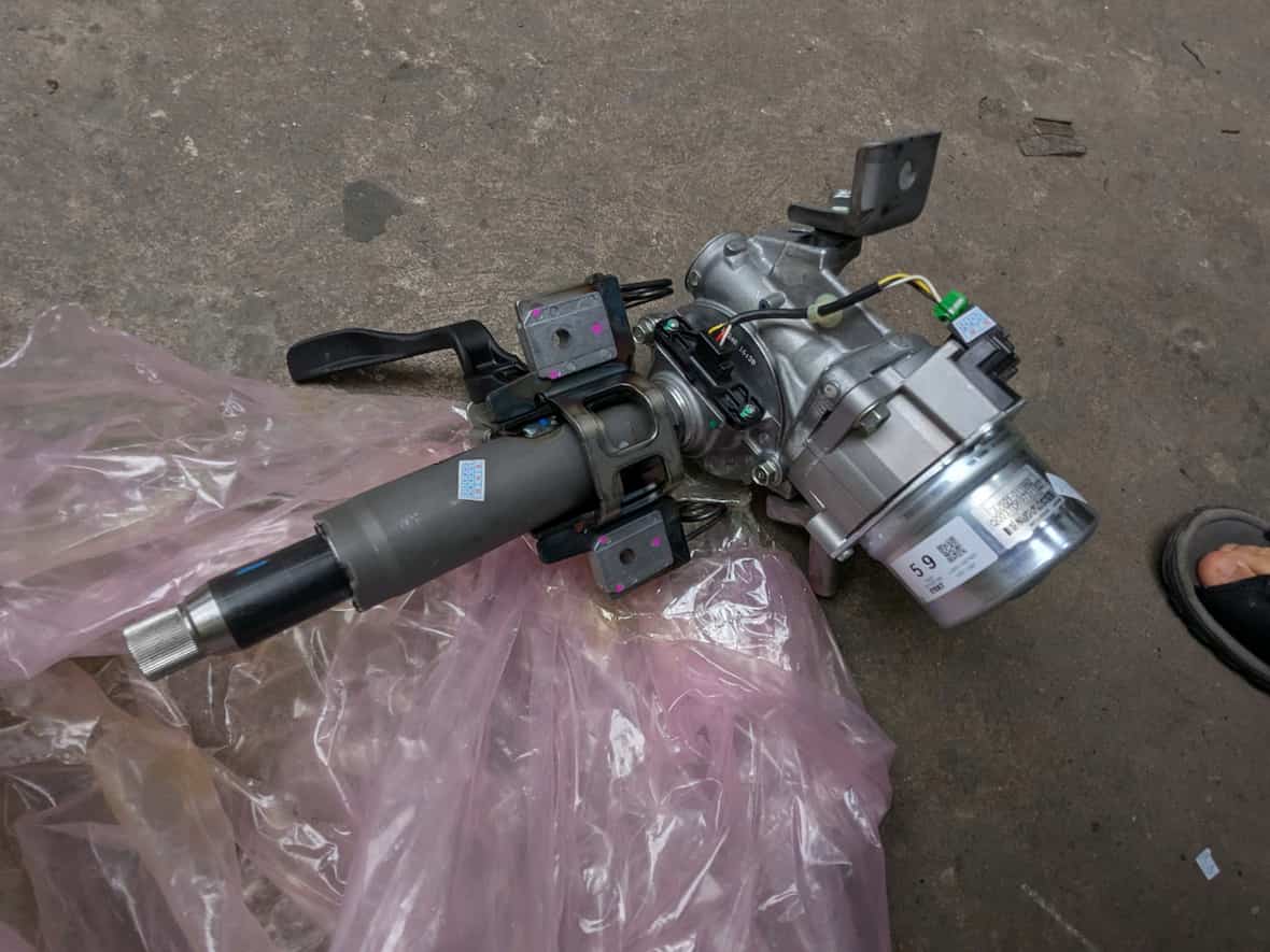 Trục lái điện ô tô