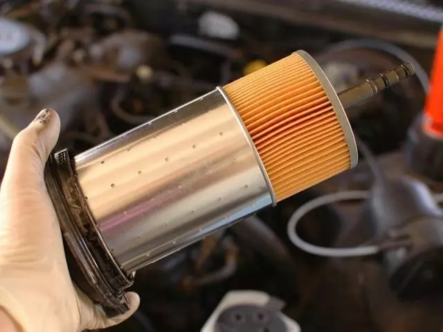 Lọc dầu ô tô