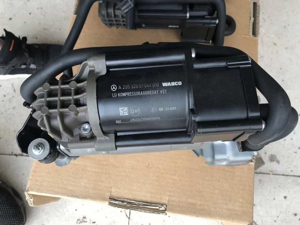 Bơm nâng gầm ô tô