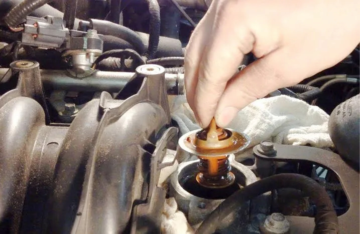 Van hằng nhiệt ô tô