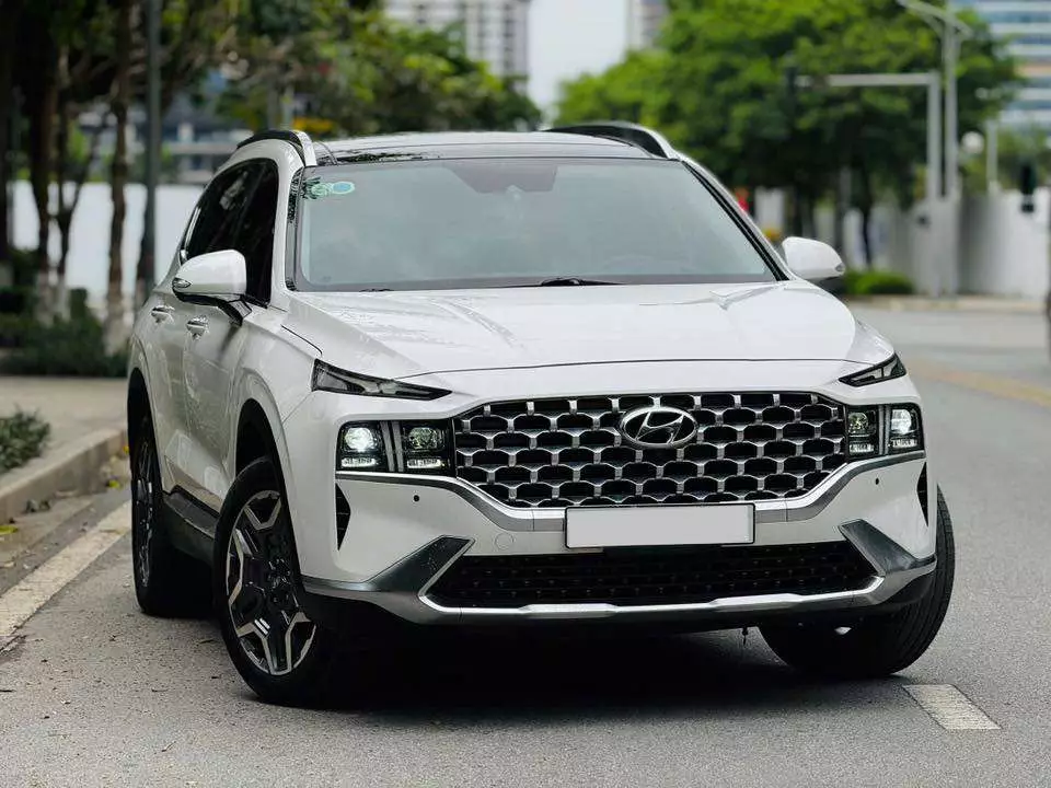 1,3 tỷ chọn Peugeot 5008 GT hay Hyundai Santa Fe 2021 máy dầu Cao cấp: SUV châu Âu hay Hàn Quốc đáng tiền hơn?