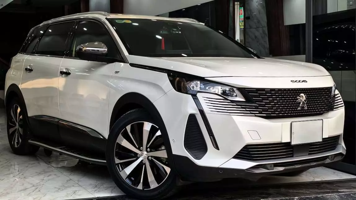 1,3 tỷ chọn Peugeot 5008 GT hay Hyundai Santa Fe 2021 máy dầu Cao cấp: SUV châu Âu hay Hàn Quốc đáng tiền hơn?