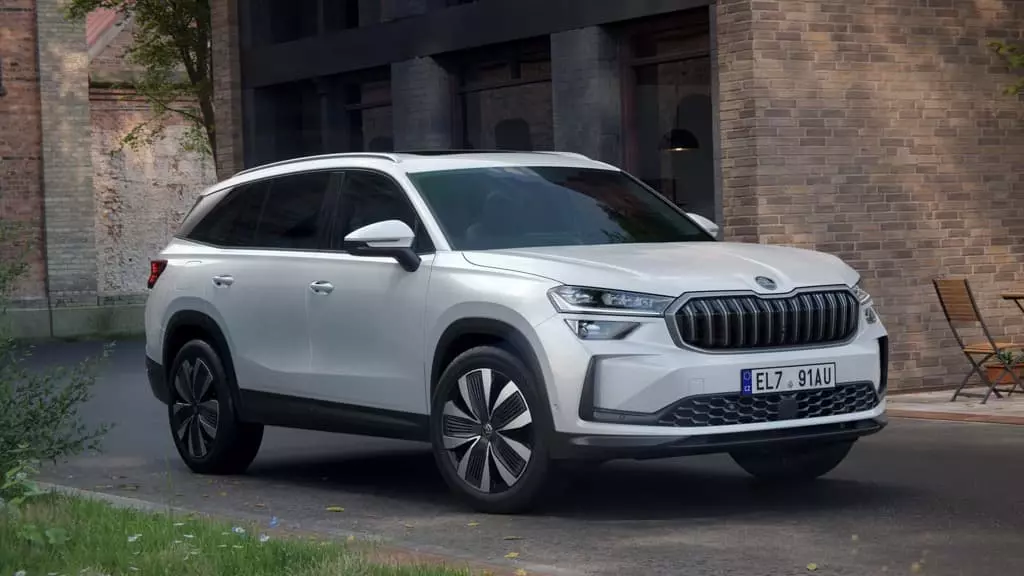 Tầm 1,5 tỷ mua xe nhập khẩu hay lắp ráp? Ford Everest, Hyundai Palisade hay Skoda Kodiaq đáng tiền hơn?