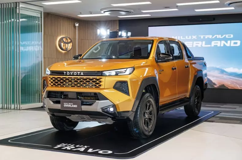 Toyota Hilux 2026 giá từ 632 triệu: Có đáng mua trong phân khúc bán tải?