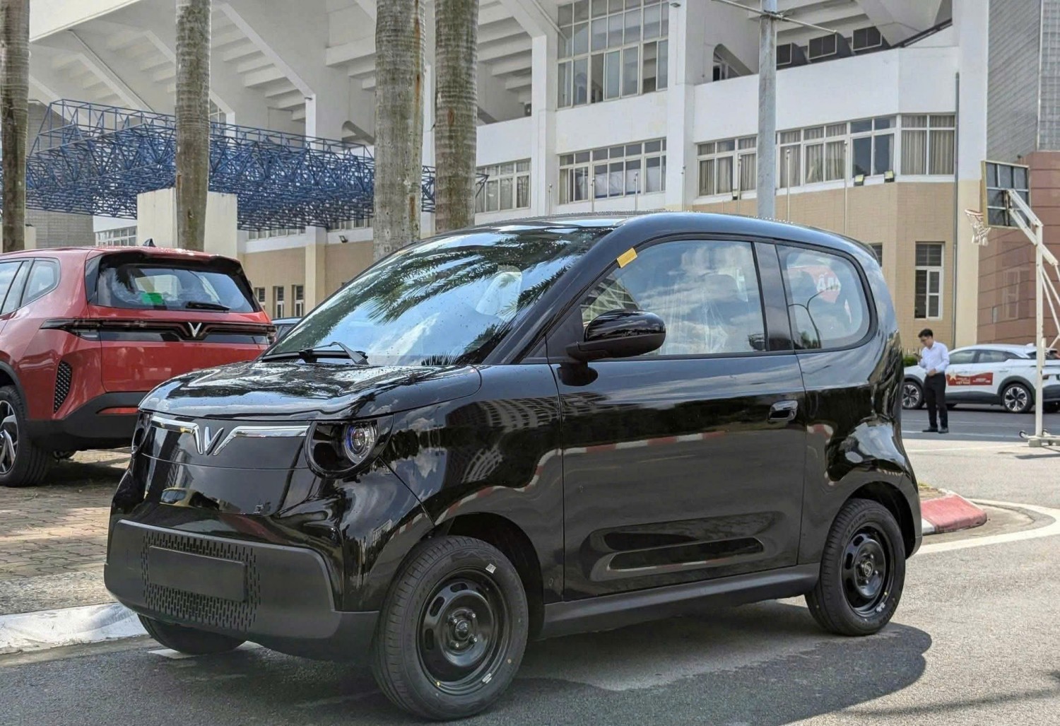 So sánh VinFast Minio Green và VinFast VF 2: Nên chọn xe điện mini hay SUV điện giá rẻ?