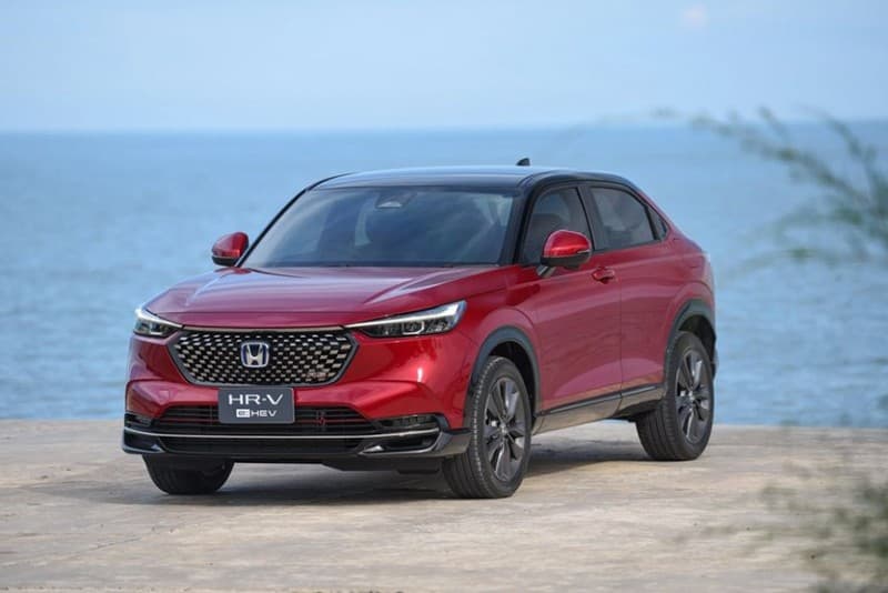 Mua xe 5 chỗ hybrid nào tốt hơn: Honda HR-V e:HEV RS hay Toyota Corolla Cross HEV?