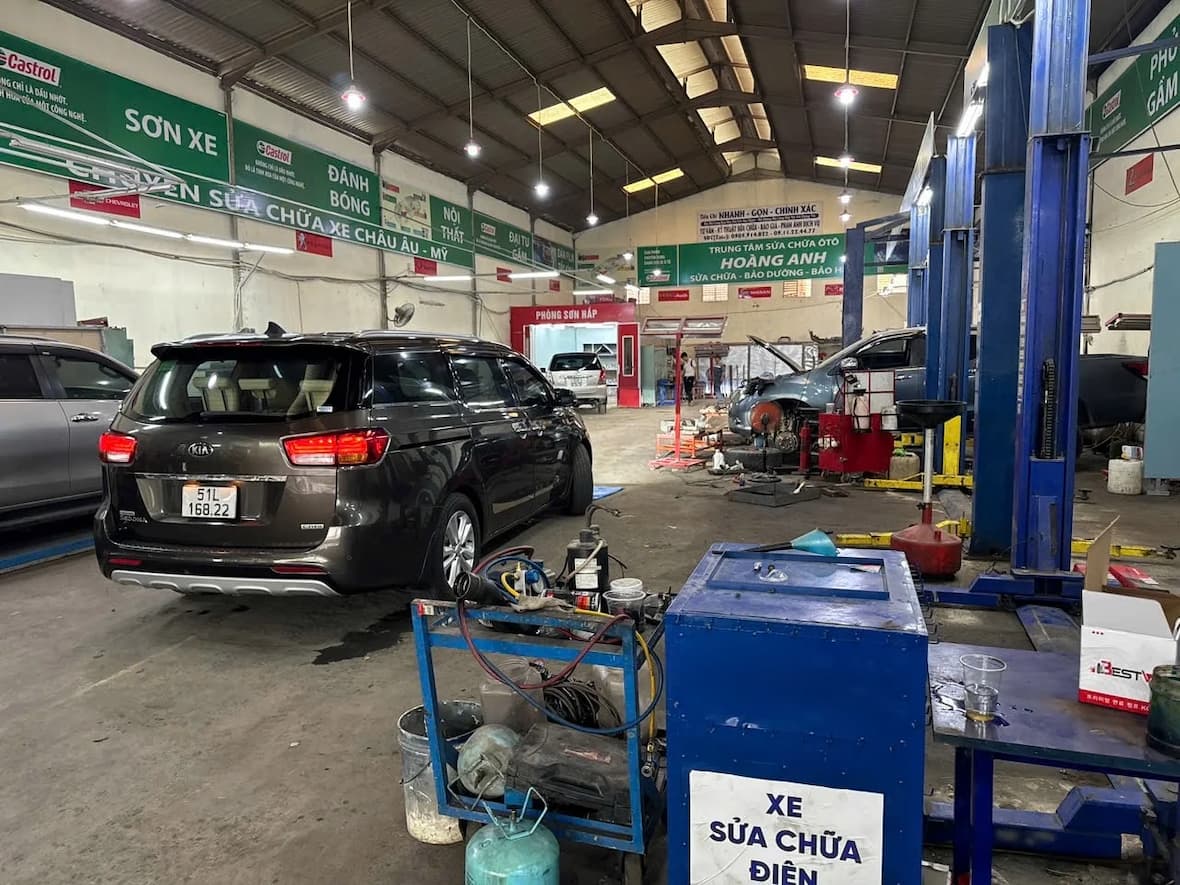 Gara &ocirc; t&ocirc; Ho&agrave;ng Anh