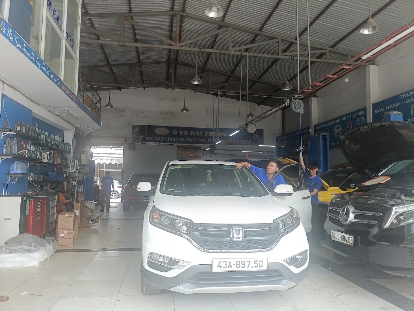 Garage &ocirc; t&ocirc; uy t&iacute;n Đ&agrave; Nẵng