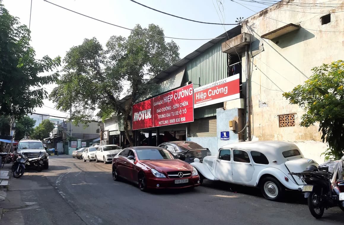Garage &Ocirc; t&ocirc; Hiệp Cường