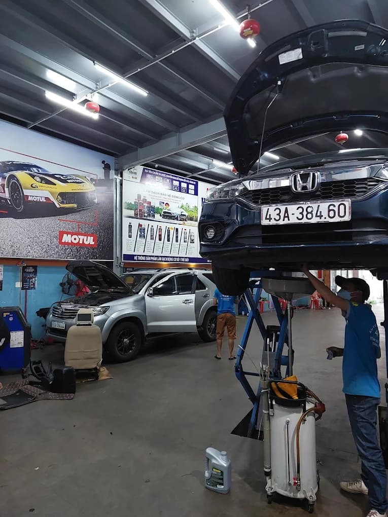 Garage &ocirc; t&ocirc; uy t&iacute;n Đ&agrave; Nẵng