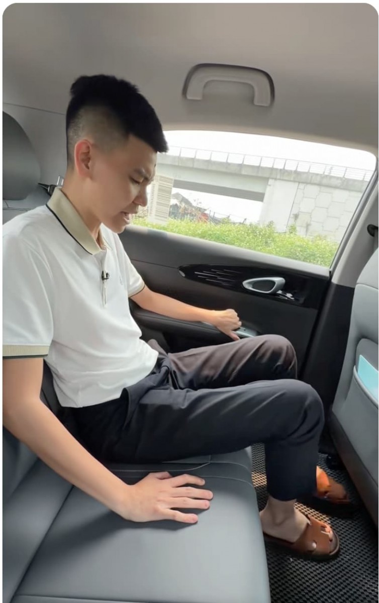Hàng ghế 2 Geely EX2