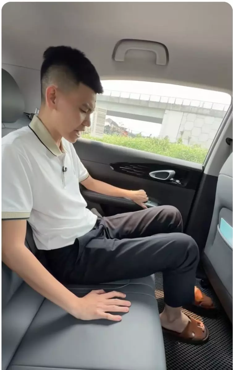 Hàng ghế 2 Geely EX2