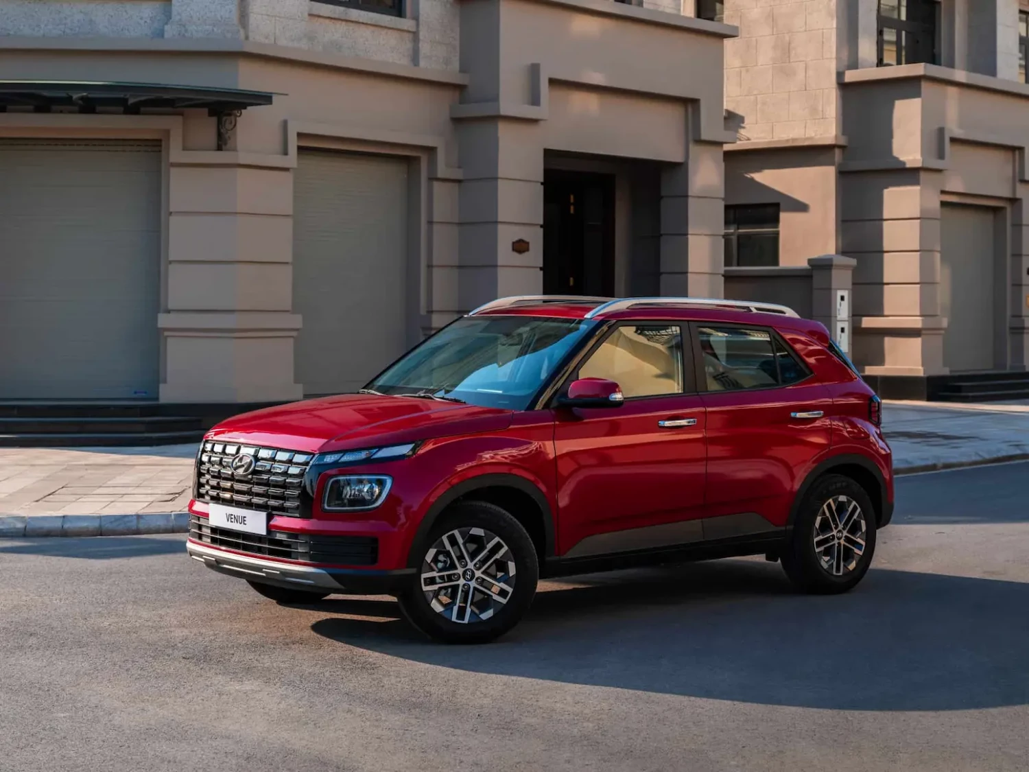 4 mẫu xe gầm cao giảm giá còn dưới 500 triệu: Suzuki Fronx, Kia Sonet, Omoda C5 Sport và Hyundai Venue