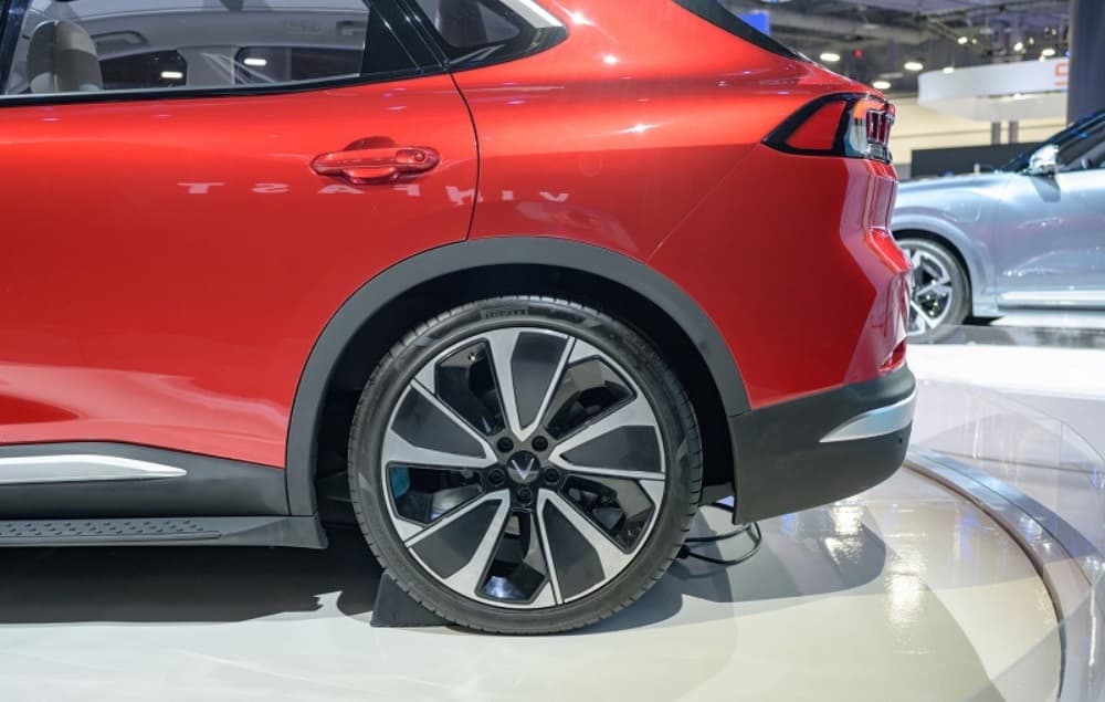 Đánh giá lốp zin theo xe VF8 plus - Có lựa chọn lốp nào tốt hơn không?