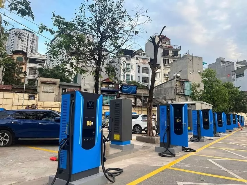 V-Green công bố đầu tư 10.000 tỷ đồng để triển khai 99 siêu trạm sạc sử dụng năng lượng sạch (điện gió và điện mặt trời)