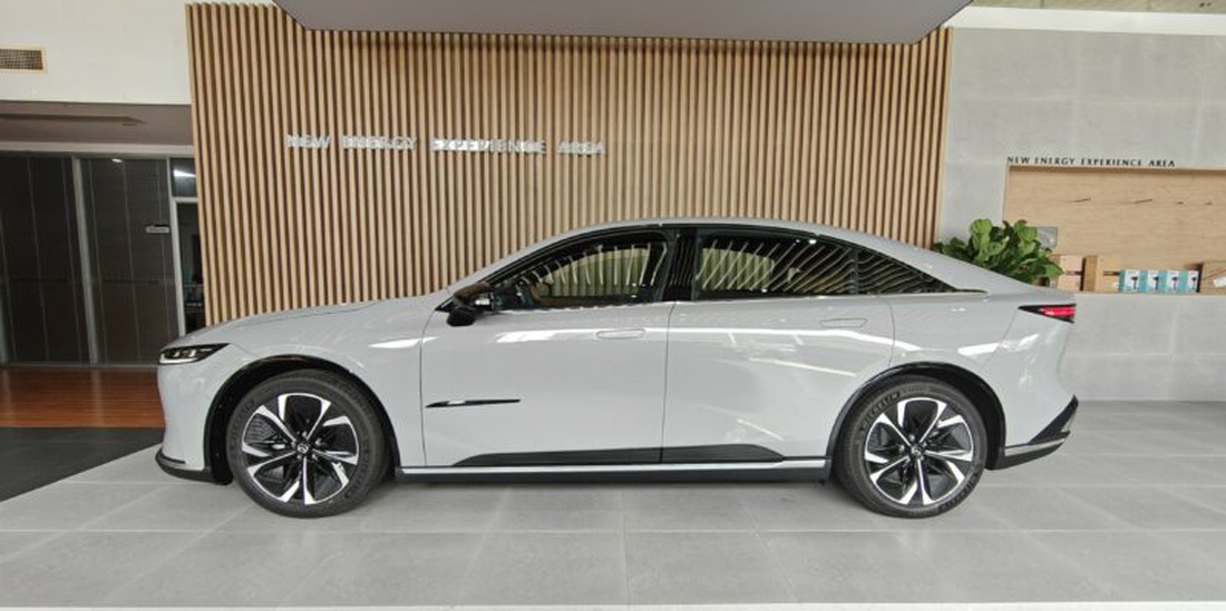 Mazda EZ-6