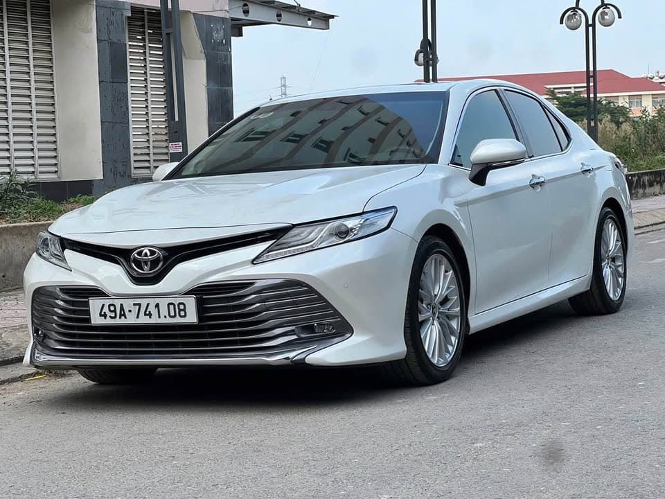 Toyota camry 2.5q 