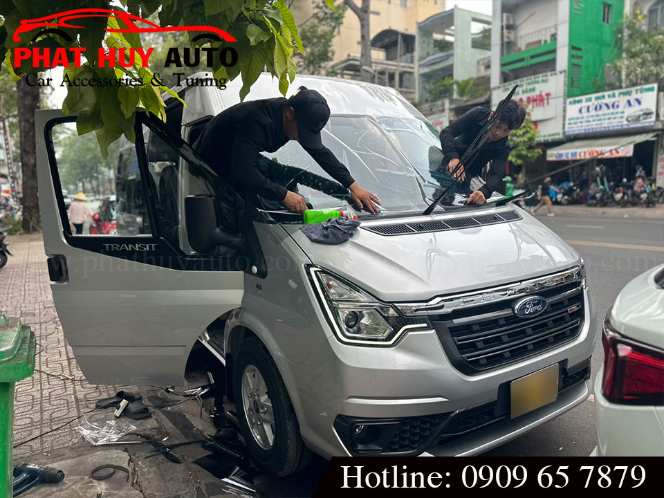 Phim cách nhiệt ford transit 2023 giá rẻ, dán tận nơi