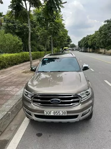 Chính chủ cần bán xe Ford Everest đời 2019 bản full 2 cầu 4x4 
