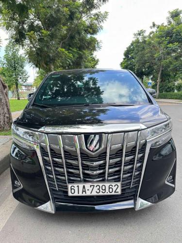 Toyota Alphard kèm tài xế