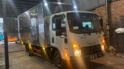 BÁN XE QMR77HE4A THÙNG KÍN - Giá 570 TRIỆU .