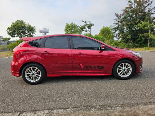 Cần bán - Ford Focus Hatchbach - bản Trend - lăn bánh cuối năm 2017 - Hộp số SelectShift - 1.5 Turbo đạp là lướt, đạp là vượt.