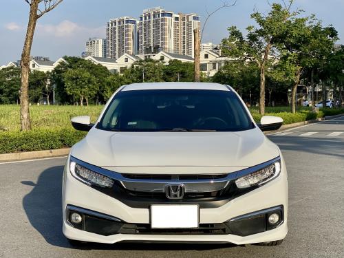 Bán xe Honda Civic 1.8G 2021, màu trắng.