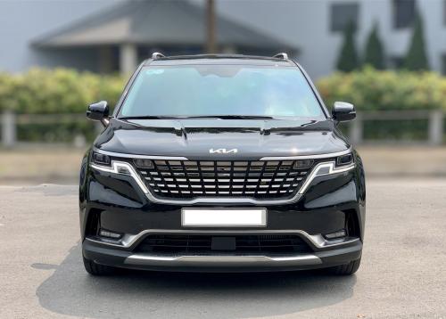 Bán xe Kia Carnival Signature 2.2D 2022, màu đen.