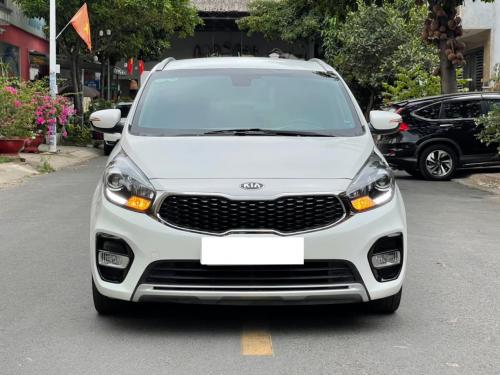 Bán xe Kia Rondo GAT 2018, màu trắng.