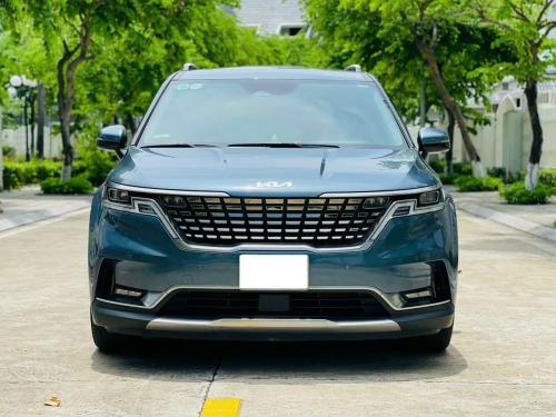 Bán xe Kia Carnival Signature 2.2D 2023, màu xanh.