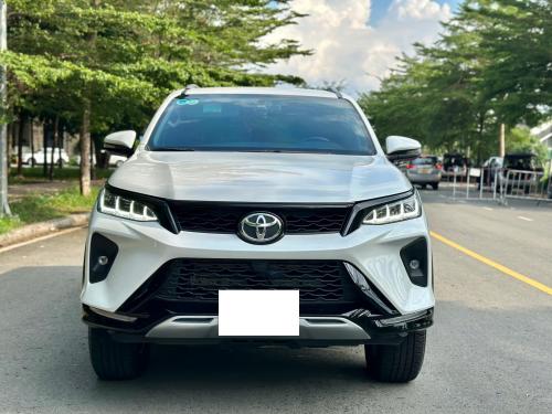 Bán xe Toyota Fortuner 2.4G 4x2 AT Legender 2021, màu trắng.