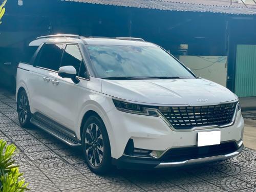 Bán xe Kia Carnival Signature 2.2D 2025, màu trắng.
