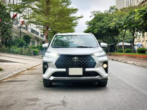 Bán xe Toyota Veloz Cross Top 1.5 CVT 2023, màu trắng.