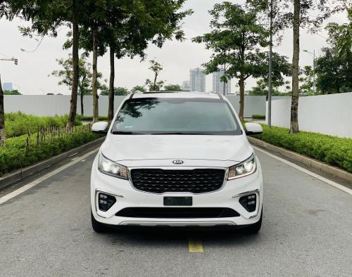 Bán xe Kia Sedona 2.2 DAT Luxury 2021, màu trắng.