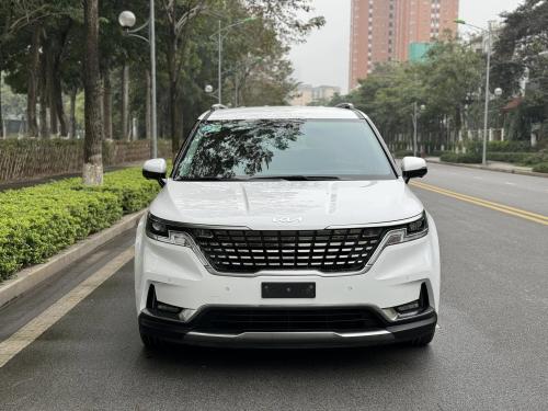 Bán xe Kia Carnival Premium 2.2D 7S 2023, màu trắng.