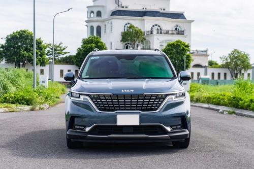 Bán xe Kia Carnival Signature 2.2D 2023, màu xanh.