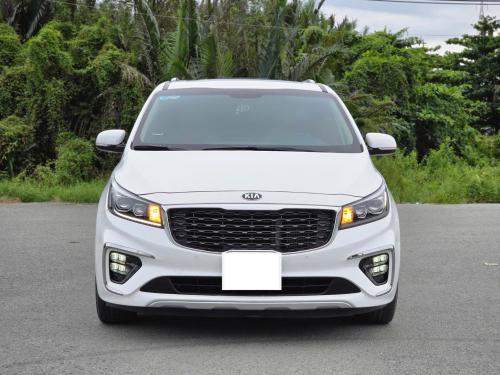 Bán xe Kia Sedona 2.2 DAT Luxury 2021, màu trắng.