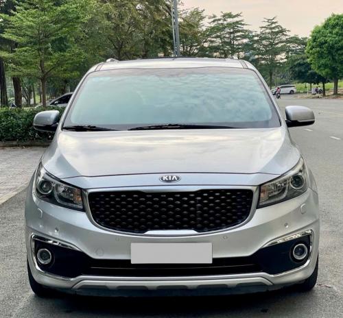 Bán xe Kia Sedona 2.2L DATH 2018, màu bạc.