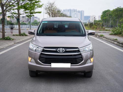 Bán xe Toyota innova 2.0G 2019, màu đồng ánh kim.