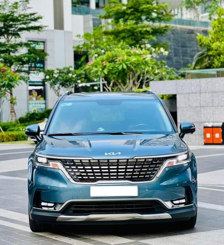 Bán xe Kia Carnival Premium 2.2D 7S 2023, màu xanh.