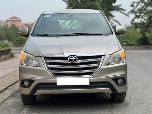 Bán xe Toyota innova 2.0G 2016, màu vàng cát.