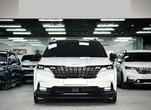 Bán xe Kia Carnival Signature 2.2D 2022, màu trắng.