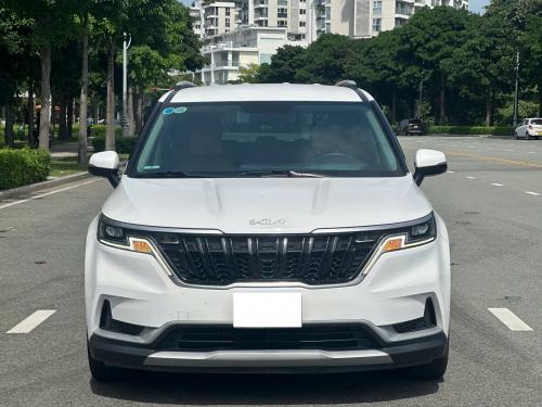 Bán xe Kia Carnival Luxury 2.2D 2023, màu trắng.